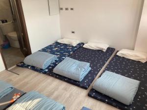 Phòng gia đình với phòng tắm riêng. (Family Room with Private Bathroom)