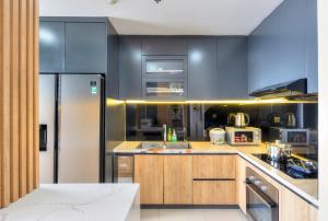 Căn Hộ 3 Phòng Ngủ Có Ban Công (Three-Bedroom Apartment with Balcony)