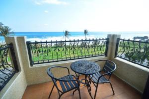 Phòng Deluxe Giường Đôi Với Ban Công và Tầm Nhìn Ra Biển (Deluxe Double Room with Balcony and Sea View)