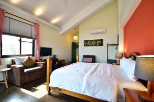 Phòng Deluxe Giường Đôi Với Ban Công và Tầm Nhìn Ra Biển (Deluxe Double Room with Balcony and Sea View)