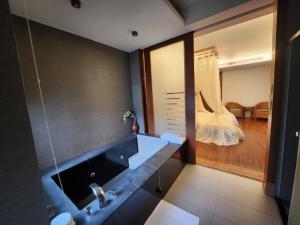 Tuần trăng mật giường đôi (Honeymoon Double)