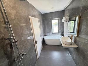 Phòng Giường Đôi Lớn (Large Double Room)