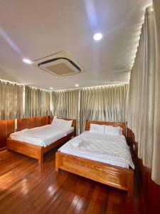 Phòng Đôi Tiêu Chuẩn Có 2 Giường Đôi (Standard Double Room with Two Double Beds)