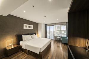 Suite Executive Hướng Biển Giường Đôi Có Bồn Tắm (Executive Sea View Double Suite with Bathtub)