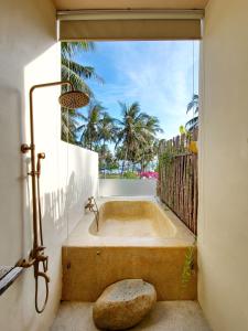 Phòng Giường Đôi Có Bồn Tắm Spa (Double Room with Spa Bath)