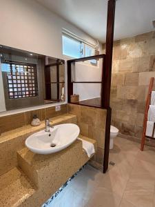 Phòng Deluxe Giường Đôi Có Vòi Sen (Deluxe Double Room with Shower)