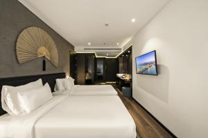 Phòng Hai Giường Đơn Cao Cấp (Superior Twin Room with Balcony)
