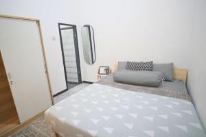 Phòng Giường Đôi Có Phòng Tắm Riêng (Double Room with Private Bathroom)