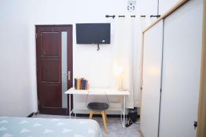 Phòng Giường Đôi Có Phòng Tắm Riêng (Double Room with Private Bathroom)