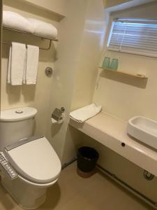 Phòng 2 Giường Đơn Nhìn Ra Núi (Twin Room with Mountain View)