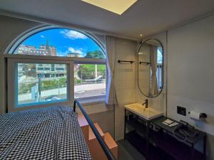 Phòng Giường Đôi Nhìn Ra Núi (Double Room with Mountain View)