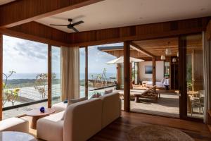 Suite Có Giường Cỡ Queen Nhìn Ra Biển (Queen Suite with Sea View)