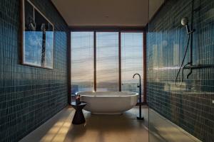 Suite Có Giường Cỡ Queen Nhìn Ra Biển (Queen Suite with Sea View)