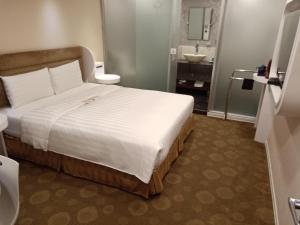 Phòng Deluxe Giường Đôi Không Có Cửa Sổ (Deluxe Double Room without Window )