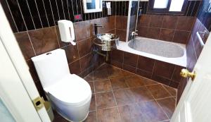 Phòng Giường Đôi Có Bồn Tắm Spa (Double Room with Spa Bath)