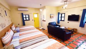 Suite Gia Đình Có Ban Công (Family Suite with Balcony)
