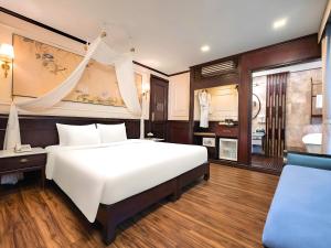 Suite có giường cỡ King với ban công (King Suite with Balcony)