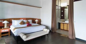 Phòng Deluxe hướng biển giường đôi (Deluxe Double Room with Sea View)