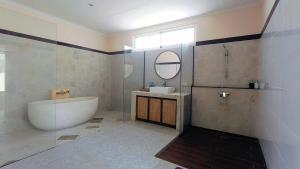 Phòng Deluxe Giường Đôi Nhìn Ra Biển (Deluxe Double Room with Ocean View)