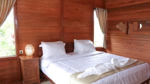 Phòng Deluxe Giường Đôi Với Ban Công và Tầm Nhìn Ra Biển (Deluxe Double Room with Balcony and Sea View)