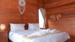 Phòng Deluxe Giường Đôi Với Ban Công và Tầm Nhìn Ra Biển (Deluxe Double Room with Balcony and Sea View)