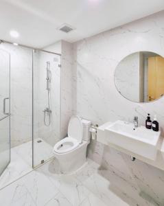 Căn Hộ Nhìn Ra Biển (Apartment with Sea View)