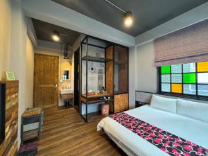 Phòng Tiêu Chuẩn Giường Đôi Lớn (Standard Queen Room)
