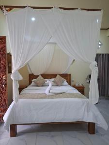 Phòng Giường Đôi Có Phòng Tắm Riêng (Double Room with Private Bathroom)