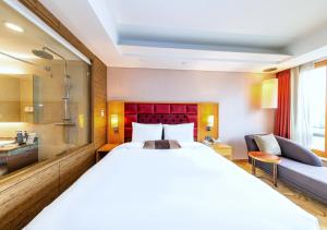 PREMIUM QUEEN-135 KITCHEN&BAR Unlimited Wine Dinner Buffet for 2pax