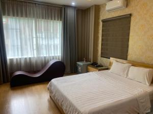 Phòng Deluxe Giường Đôi Nhìn Ra Thành Phố (Deluxe Double Room with City View)