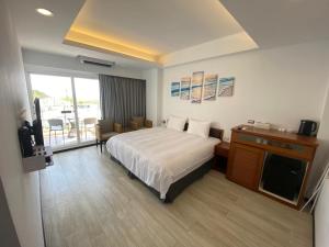 Phòng Loại Sang Giường Đôi Có Ban Công – Cấm Hút Thuốc (Deluxe Double Room with Balcony - Non-Smoking)