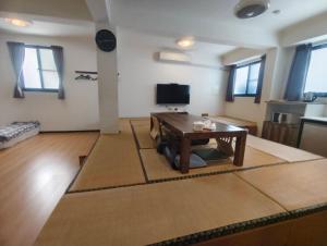 Phòng gia đình với phòng tắm riêng. (Family Room with Private Bathroom)