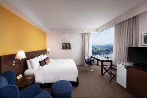 Phòng Hai Giường Đơn Loại Sang Hướng Hồ (Deluxe Lake View Twin Room)