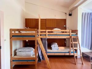 Giường trong Phòng ngủ tập thể Nữ 4 Người (Bed in 4-Bed Female Dormitory Room)
