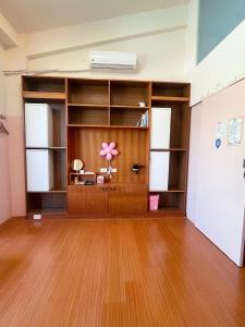 Giường trong Phòng ngủ tập thể Nữ 4 Người (Bed in 4-Bed Female Dormitory Room)