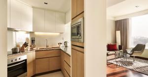 Suite Executive 1 Phòng Ngủ Đủ Dịch Vụ (One-Bedroom Executive Serviced Suite)