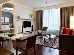 Suite Executive 1 Phòng Ngủ Đủ Dịch Vụ (One-Bedroom Executive Serviced Suite)