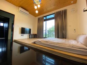 Suite Gia Đình Có Ban Công (Family Suite with Balcony)