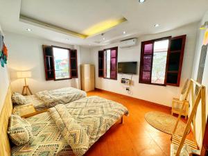 Nhà 4 Phòng Ngủ (Four-Bedroom House)