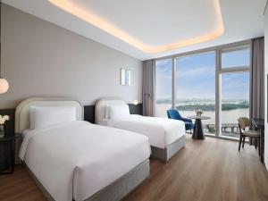 Deluxe River Room with 2 Single beds, River view