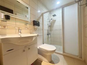 Phòng 4 Người Có Ban Công (Quadruple Room with Balcony)