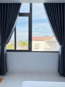 Phòng Giường Đôi Lớn Loại Sang (Deluxe Queen Room)
