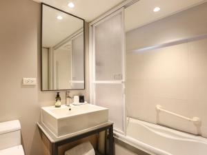 Deluxe giường King Không hướng cảnh (Deluxe King No View)