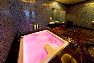 Phòng Đôi Thương Gia - Nhận Phòng Sau 9:00 Tối (Business Double Room - Check-In After 9:00 PM)