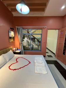 Phòng Deluxe Giường Đôi Có Bồn Tắm (Deluxe Double Room with Bath)