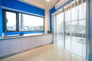 Nhà 4 Phòng Ngủ (Four-Bedroom House)