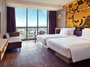 Deluxe Executive with 2 single beds, Mountain View