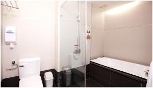 Phòng Deluxe Giường Đôi Có Bồn Tắm (Deluxe Double Room with Bath)