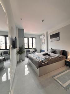 Căn Hộ Nhìn Ra Thành Phố (Apartment with City View)