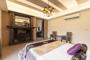 Phòng Giường Đôi Nhìn Ra Núi (Double Room with Mountain View)